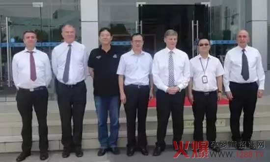 參觀新希望乳業(yè) 新西蘭副總理訪川民企站