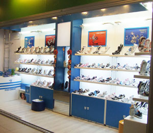 早晨?jī)和闷穼Ｙu(mài)店店面展示