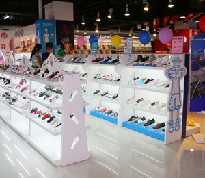 早晨?jī)和闷穼Ｙu(mài)店店面展示